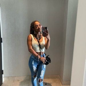 Meet your Posher, Na-shaye